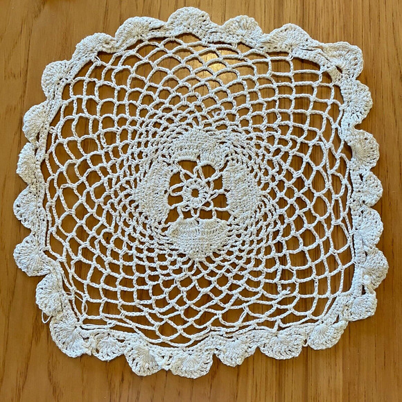 Vintage Hand Crocheted Doilies Doily Pastel Pink Blue White Delicate Lot of 7 - Picture 4 of 15